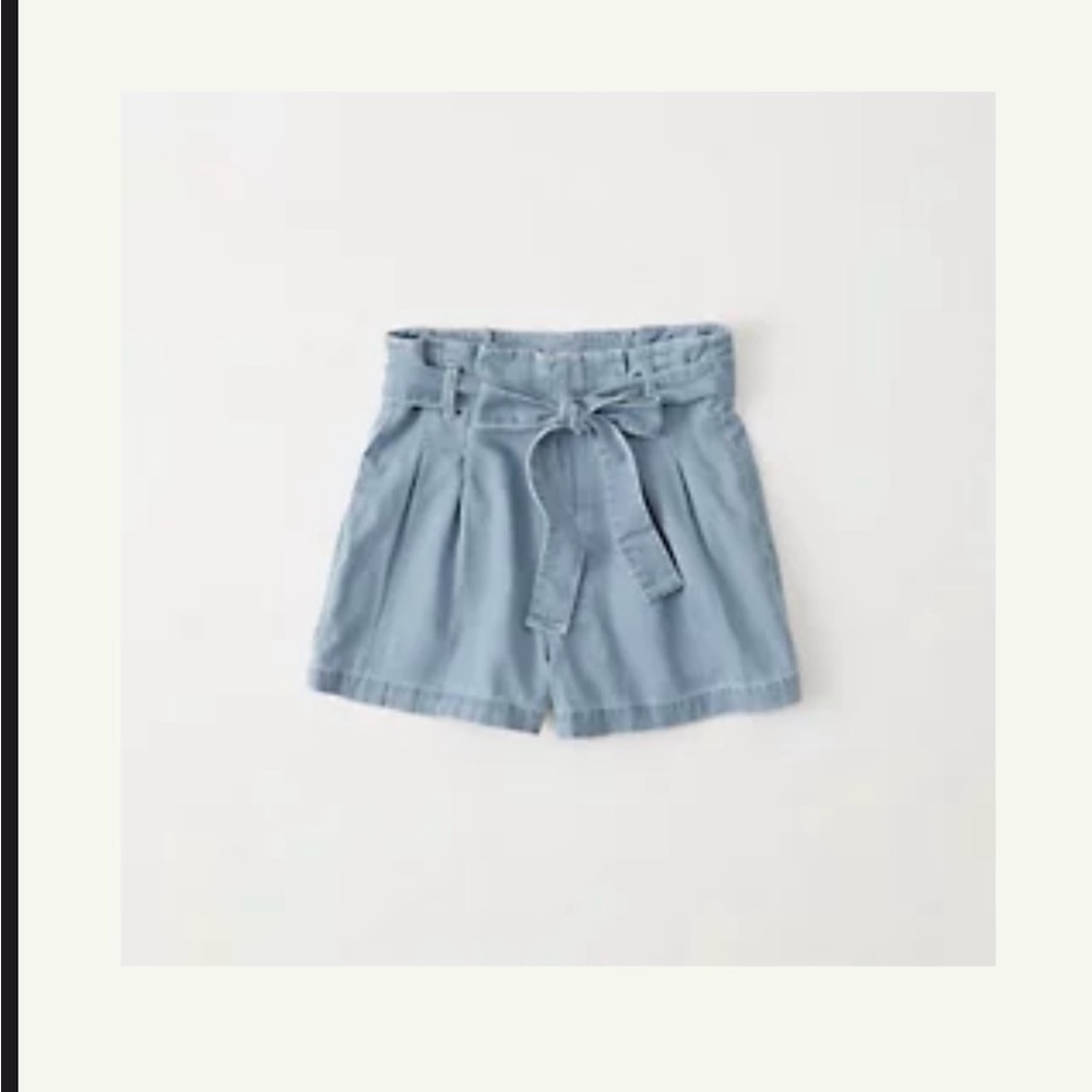 Abercrombie & Fitch Belted Pleated Chambray Shorts